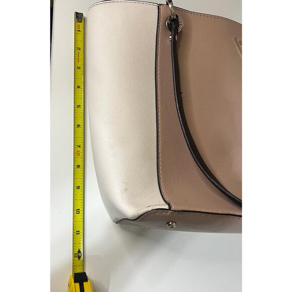 Guess Classic Y2K Beige & White tote with Black Straps and Charms. Travel, Work - Picture 9 of 10